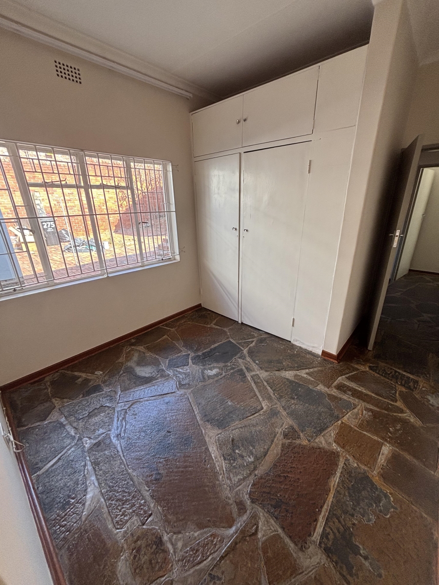 To Let 4 Bedroom Property for Rent in Nieuw Muckleneuk Gauteng