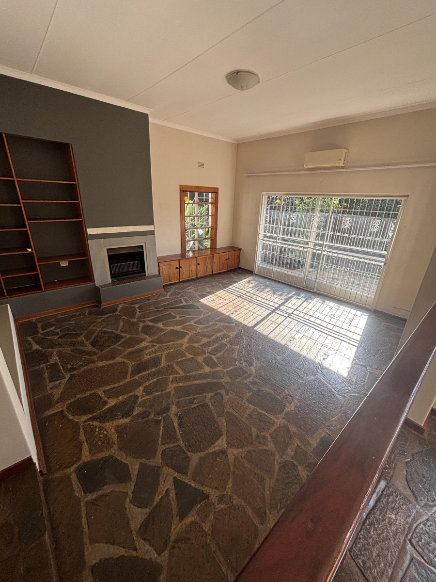 To Let 4 Bedroom Property for Rent in Nieuw Muckleneuk Gauteng