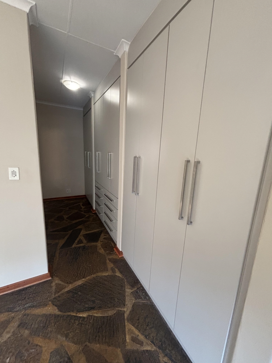 To Let 4 Bedroom Property for Rent in Nieuw Muckleneuk Gauteng