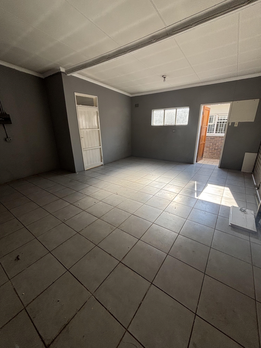 To Let 4 Bedroom Property for Rent in Nieuw Muckleneuk Gauteng