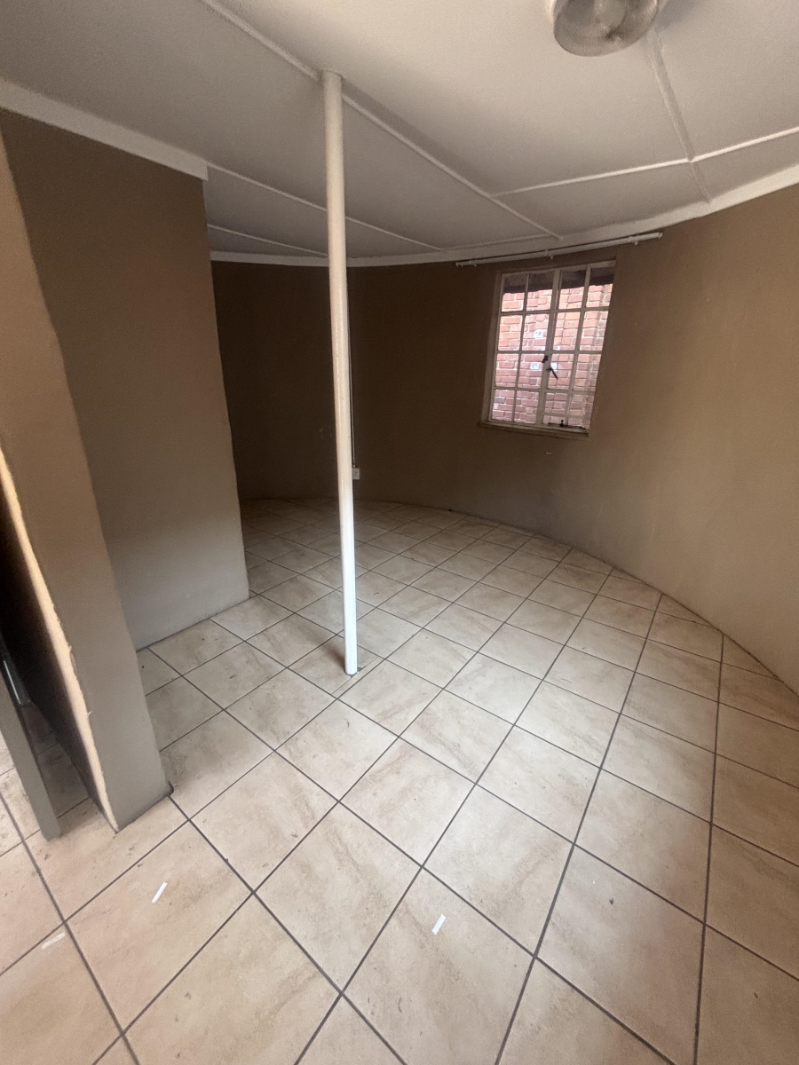 To Let 4 Bedroom Property for Rent in Nieuw Muckleneuk Gauteng