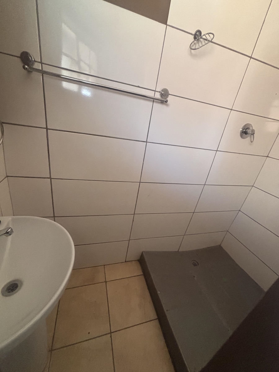To Let 4 Bedroom Property for Rent in Nieuw Muckleneuk Gauteng