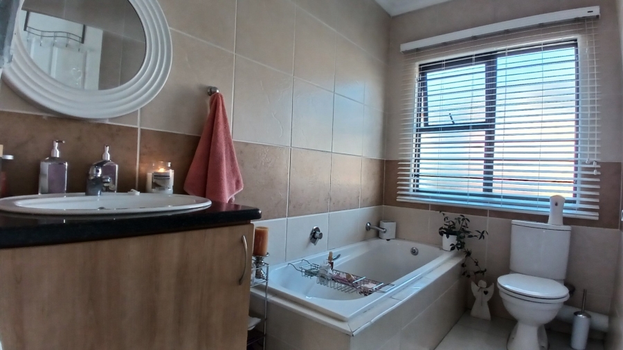To Let 2 Bedroom Property for Rent in Meyersdal Gauteng
