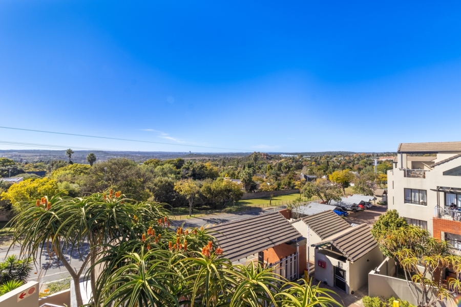 1 Bedroom Property for Sale in Lonehill Gauteng