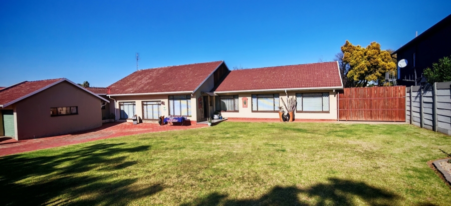 4 Bedroom Property for Sale in Brackenhurst Gauteng