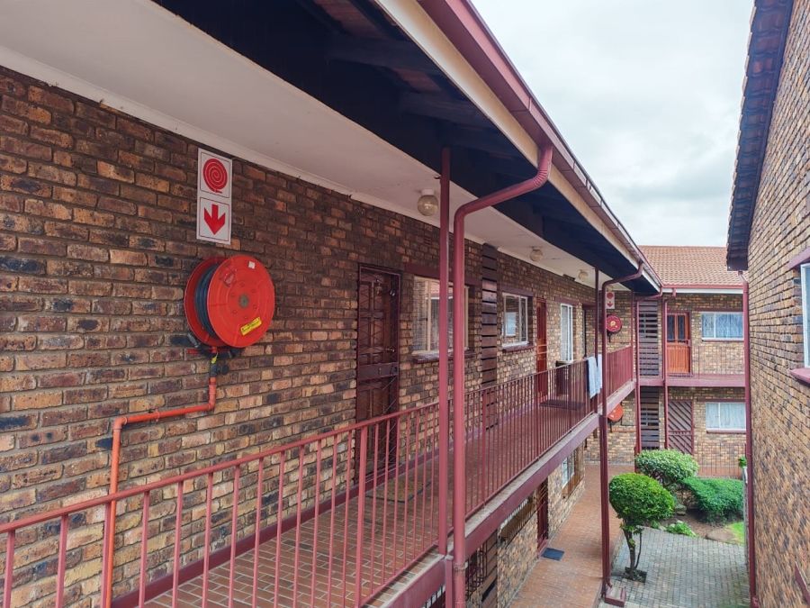 2 Bedroom Property for Sale in New Redruth Gauteng
