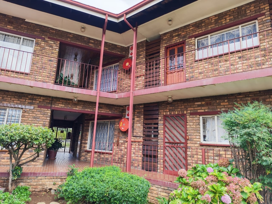 2 Bedroom Property for Sale in New Redruth Gauteng