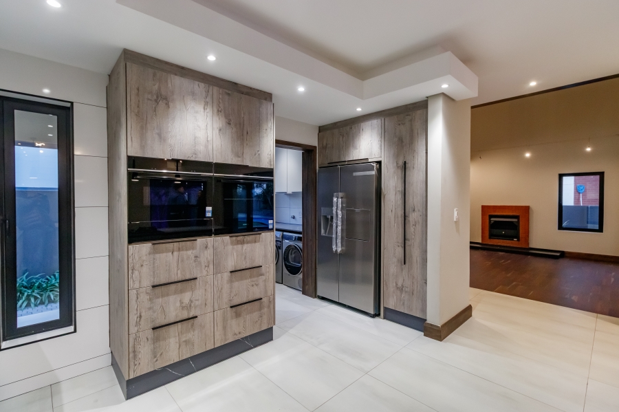 4 Bedroom Property for Sale in Carlswald North Estate Gauteng