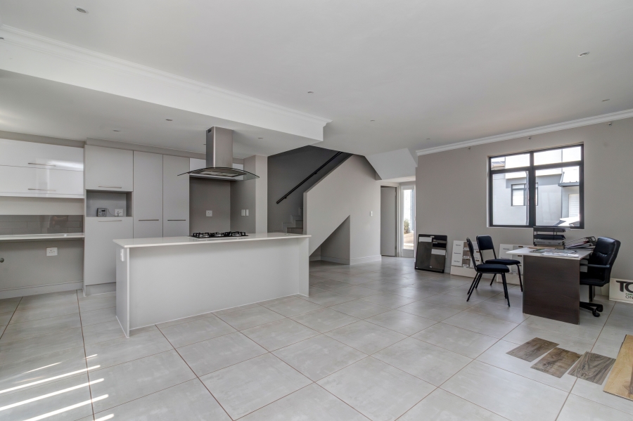 3 Bedroom Property for Sale in Broadacres Gauteng
