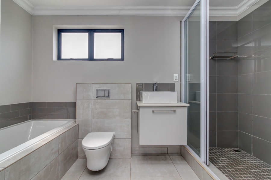 3 Bedroom Property for Sale in Broadacres Gauteng