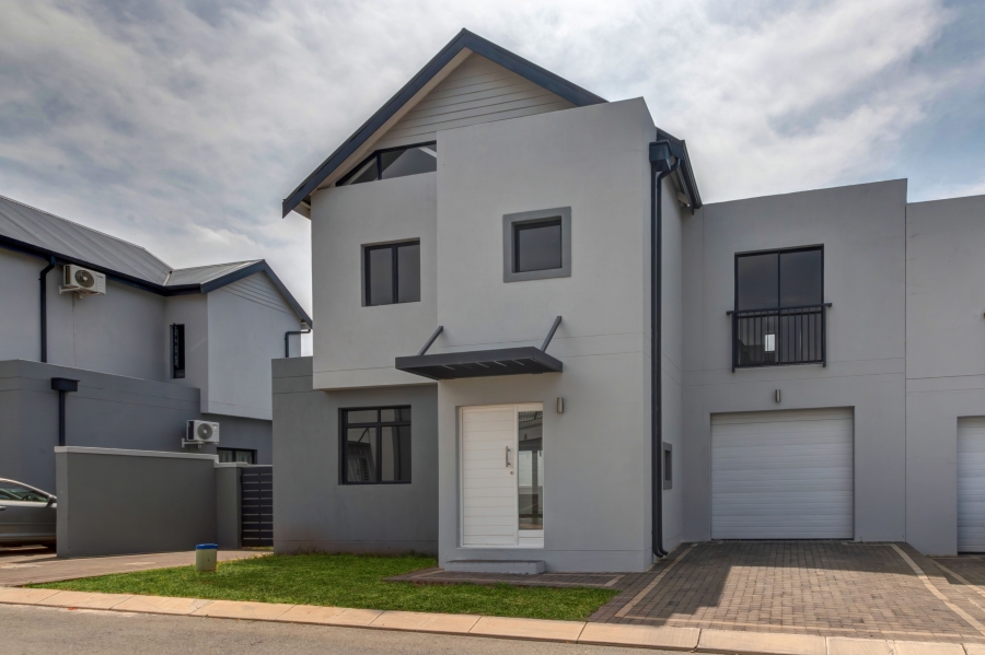 3 Bedroom Property for Sale in Broadacres Gauteng