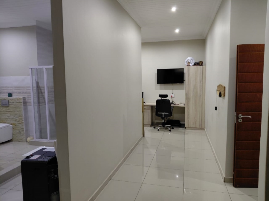 8 Bedroom Property for Sale in Groenkloof Gauteng