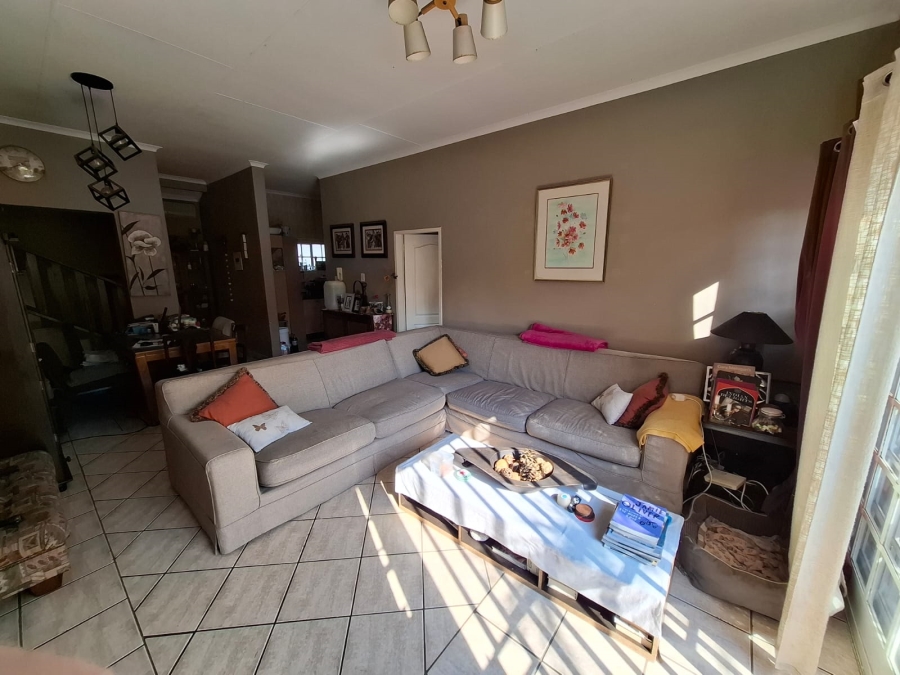 3 Bedroom Property for Sale in Faerie Glen Gauteng