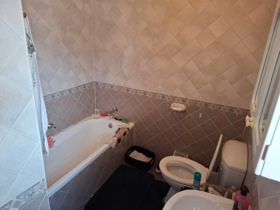3 Bedroom Property for Sale in Faerie Glen Gauteng