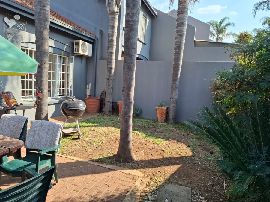 3 Bedroom Property for Sale in Faerie Glen Gauteng
