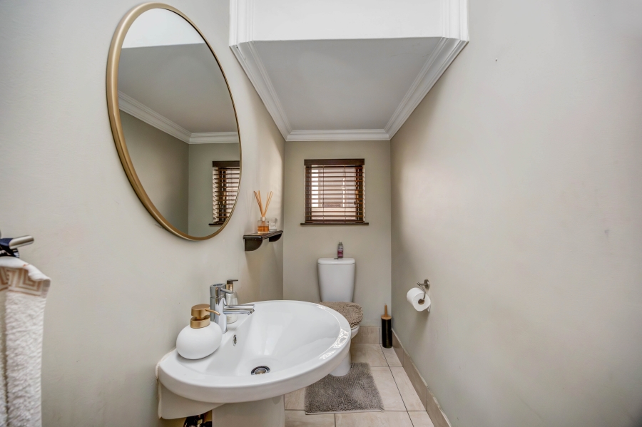 3 Bedroom Property for Sale in Broadacres Gauteng