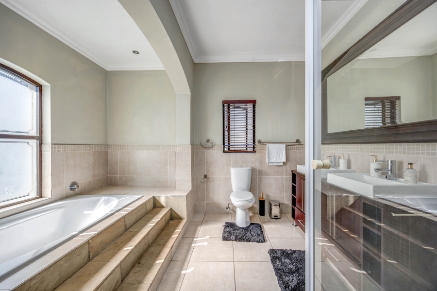 3 Bedroom Property for Sale in Broadacres Gauteng