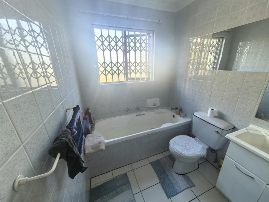 2 Bedroom Property for Sale in Sunninghill Gauteng