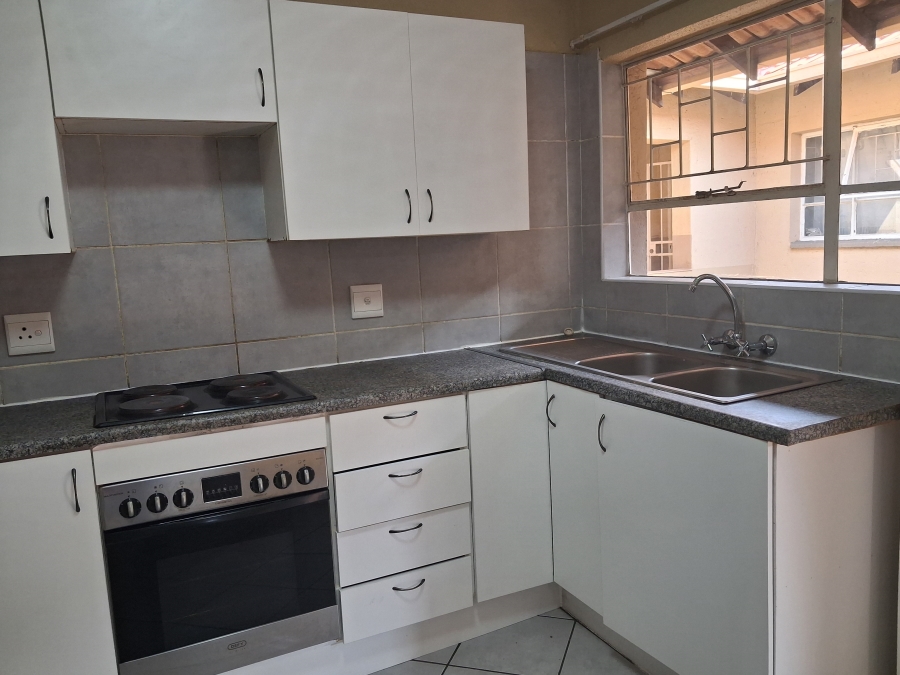 2 Bedroom Property for Sale in Edenvale Central Gauteng