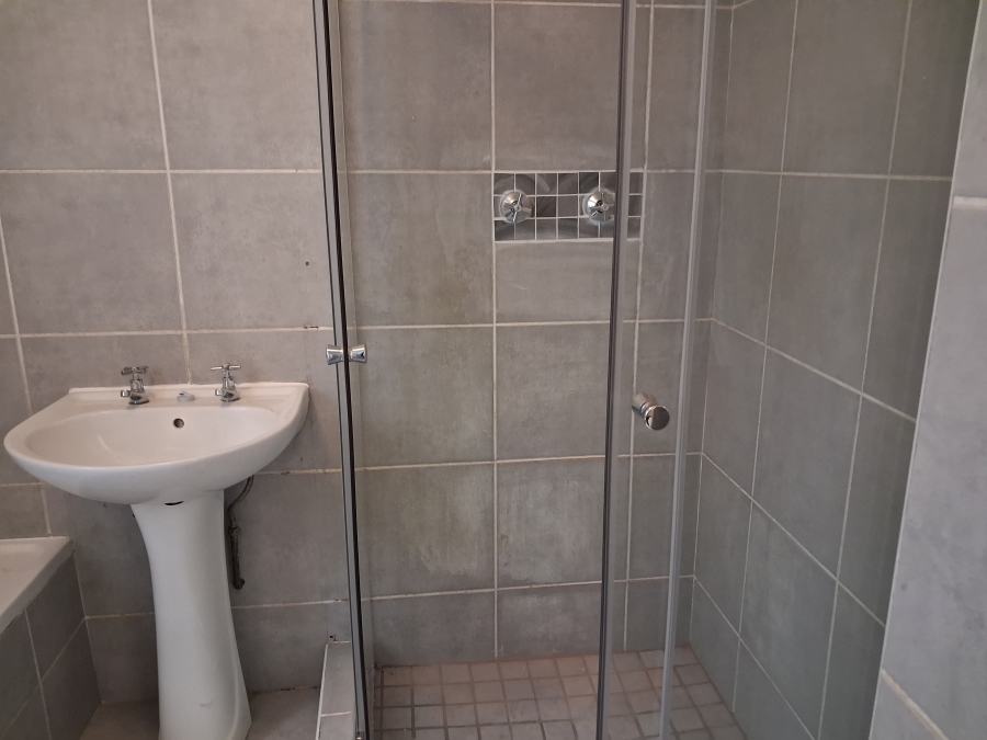 2 Bedroom Property for Sale in Edenvale Central Gauteng