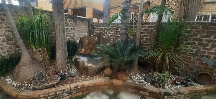 4 Bedroom Property for Sale in Van Riebeeck Park Gauteng