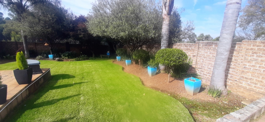 4 Bedroom Property for Sale in Van Riebeeck Park Gauteng