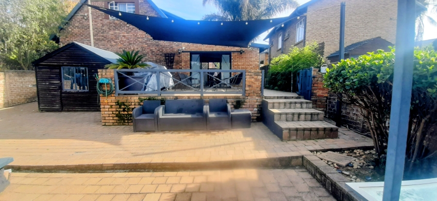 4 Bedroom Property for Sale in Van Riebeeck Park Gauteng