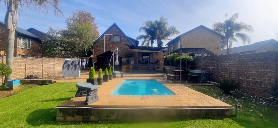 4 Bedroom Property for Sale in Van Riebeeck Park Gauteng