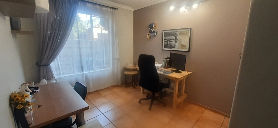 4 Bedroom Property for Sale in Van Riebeeck Park Gauteng