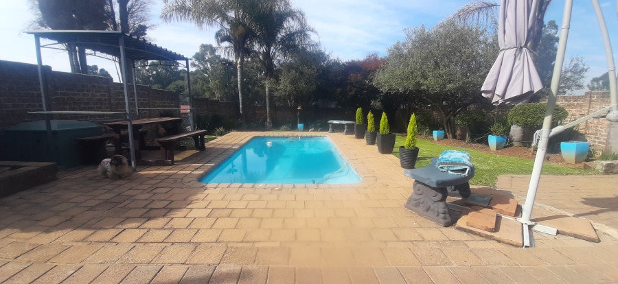 4 Bedroom Property for Sale in Van Riebeeck Park Gauteng