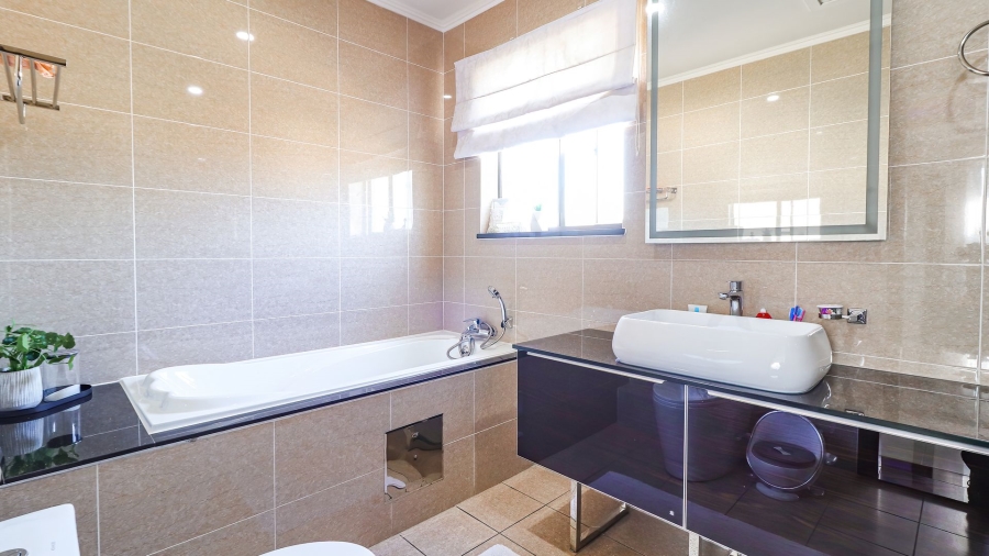 3 Bedroom Property for Sale in Maroeladal Gauteng