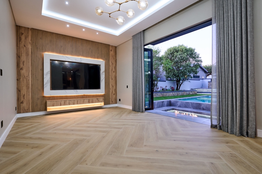 5 Bedroom Property for Sale in Waterfall Country Estate Gauteng