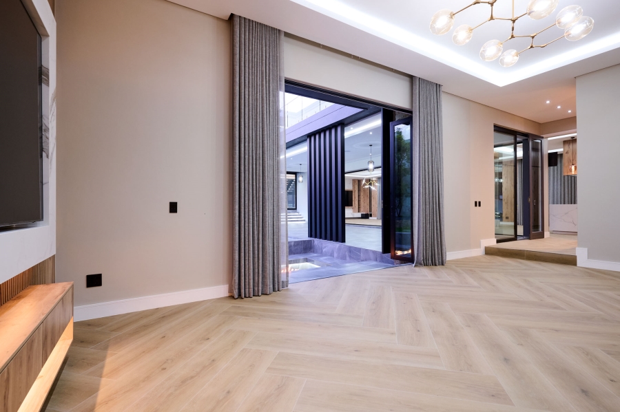 5 Bedroom Property for Sale in Waterfall Country Estate Gauteng