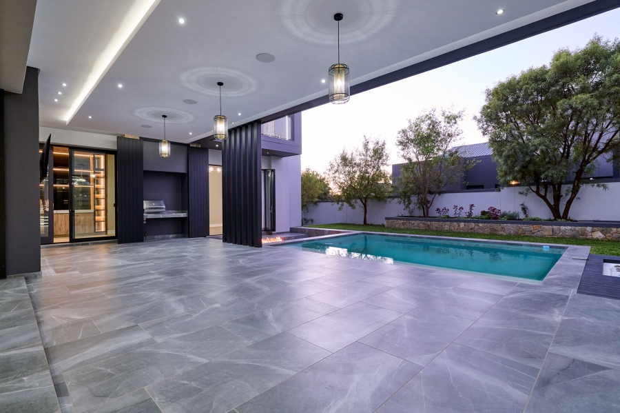 5 Bedroom Property for Sale in Waterfall Country Estate Gauteng
