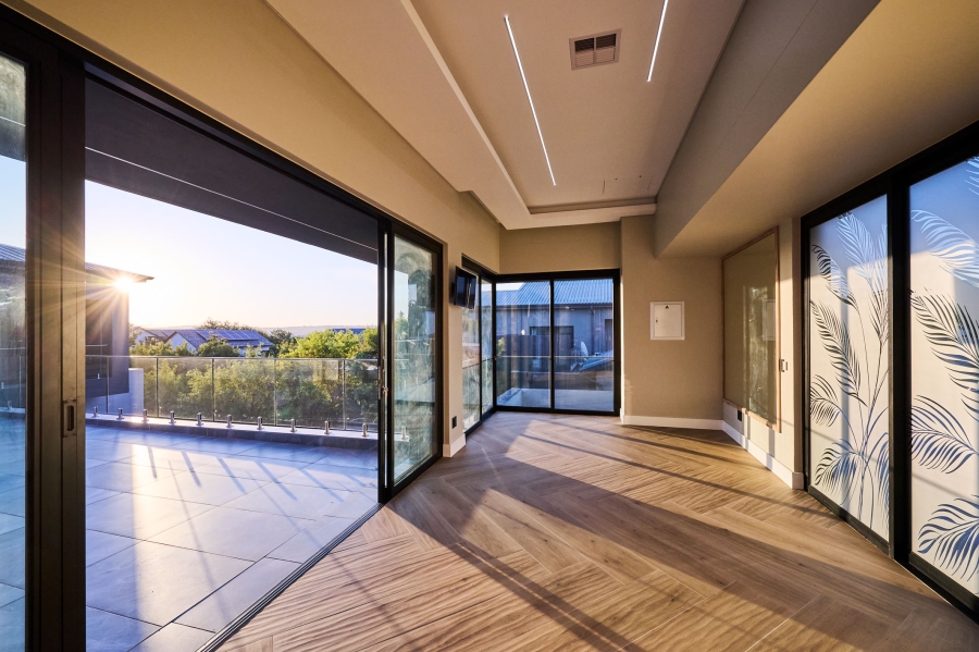 5 Bedroom Property for Sale in Waterfall Country Estate Gauteng