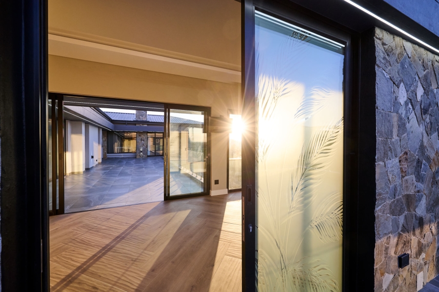 5 Bedroom Property for Sale in Waterfall Country Estate Gauteng