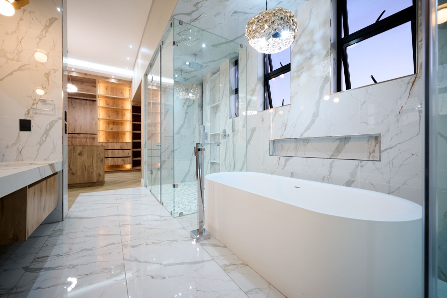 5 Bedroom Property for Sale in Waterfall Country Estate Gauteng