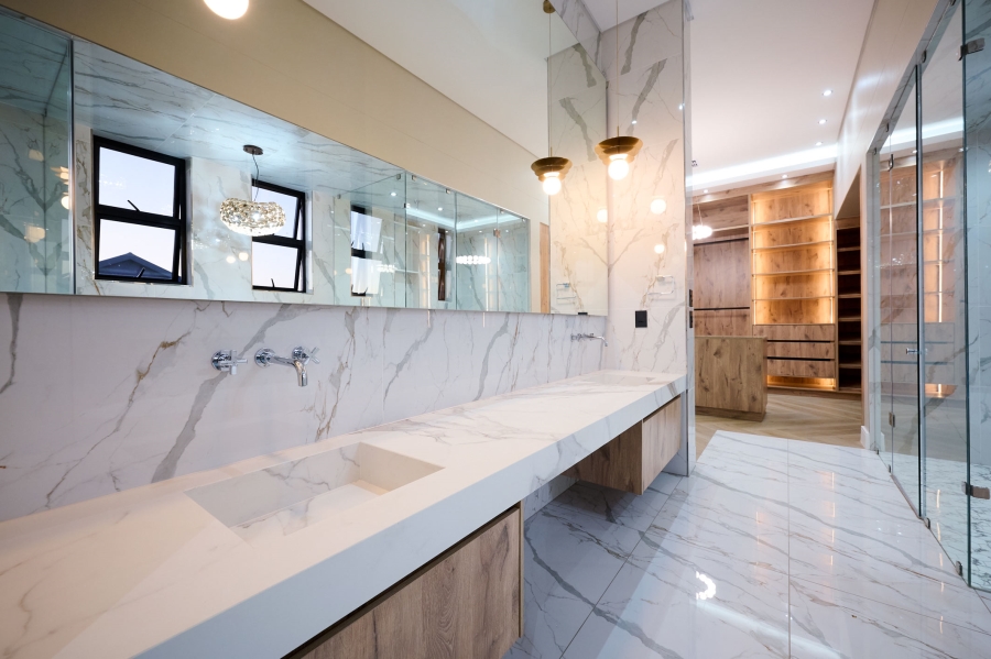 5 Bedroom Property for Sale in Waterfall Country Estate Gauteng