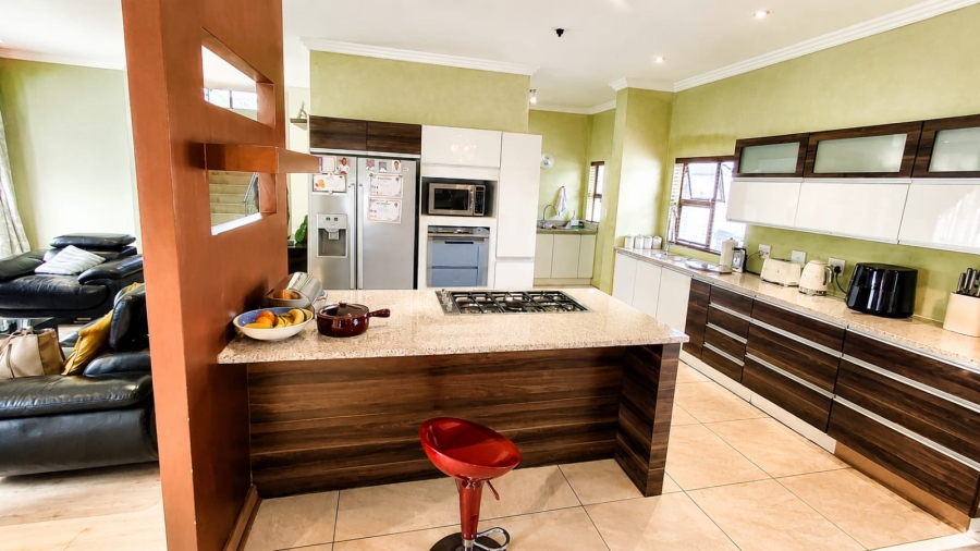 4 Bedroom Property for Sale in Heuwelsig Estate Gauteng