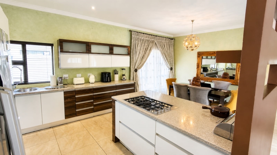 4 Bedroom Property for Sale in Heuwelsig Estate Gauteng