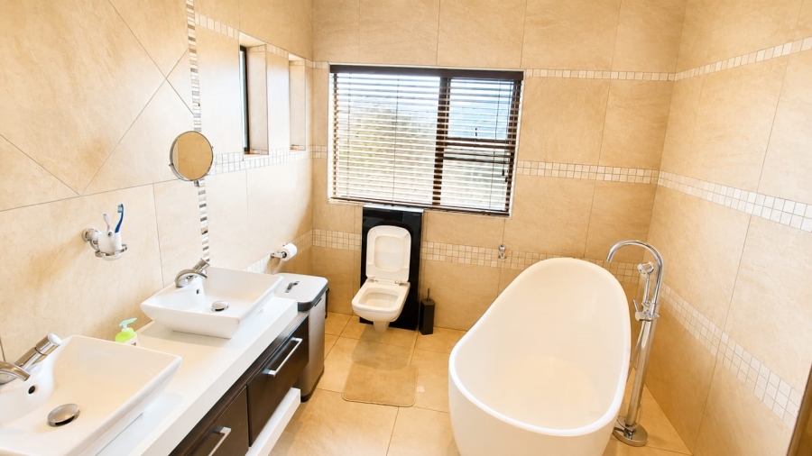 4 Bedroom Property for Sale in Heuwelsig Estate Gauteng