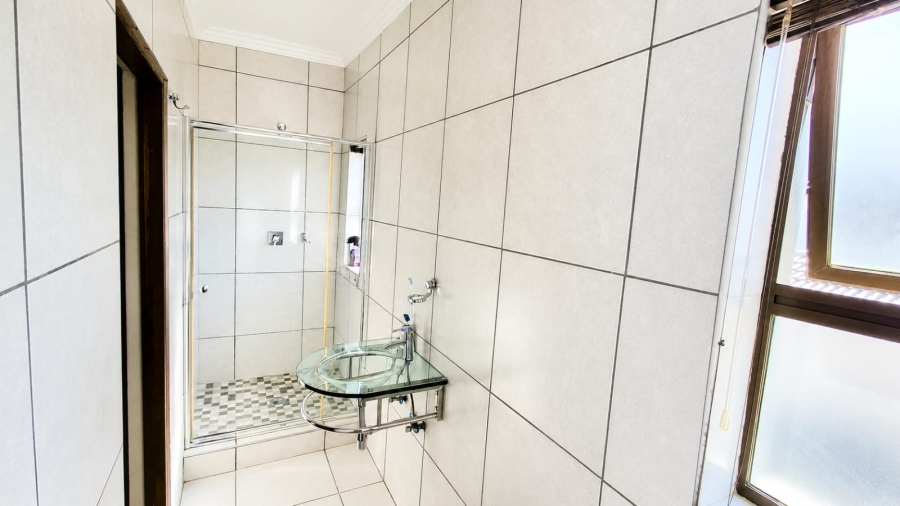 4 Bedroom Property for Sale in Heuwelsig Estate Gauteng