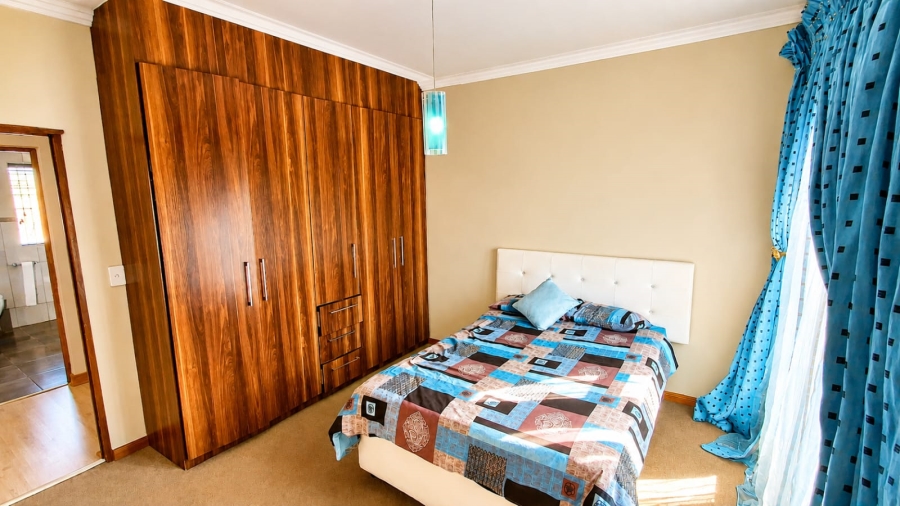 4 Bedroom Property for Sale in Heuwelsig Estate Gauteng