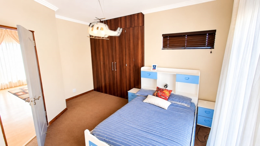 4 Bedroom Property for Sale in Heuwelsig Estate Gauteng