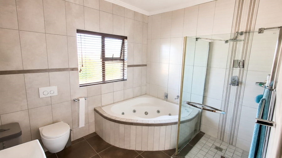 4 Bedroom Property for Sale in Heuwelsig Estate Gauteng