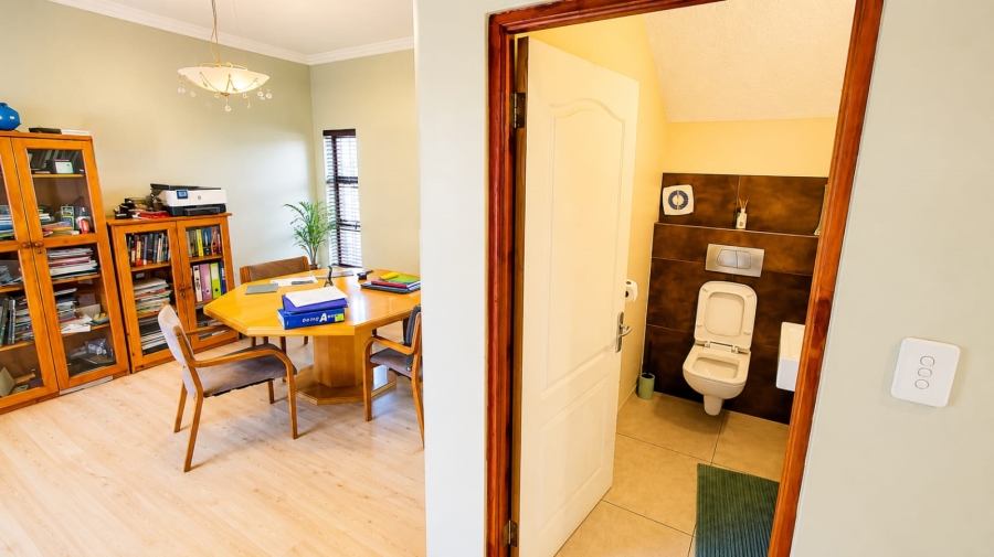 4 Bedroom Property for Sale in Heuwelsig Estate Gauteng