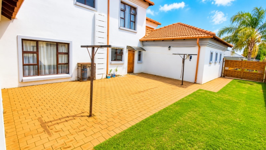 4 Bedroom Property for Sale in Heuwelsig Estate Gauteng