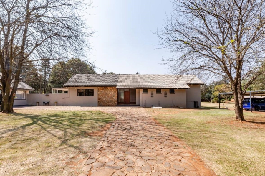 5 Bedroom Property for Sale in Denneoord Gauteng
