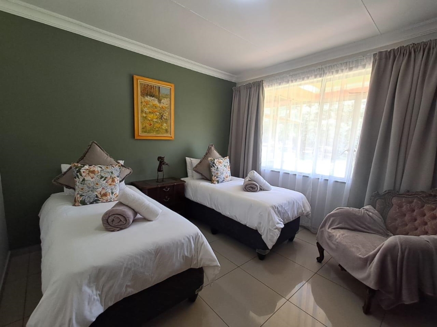 5 Bedroom Property for Sale in Denneoord Gauteng