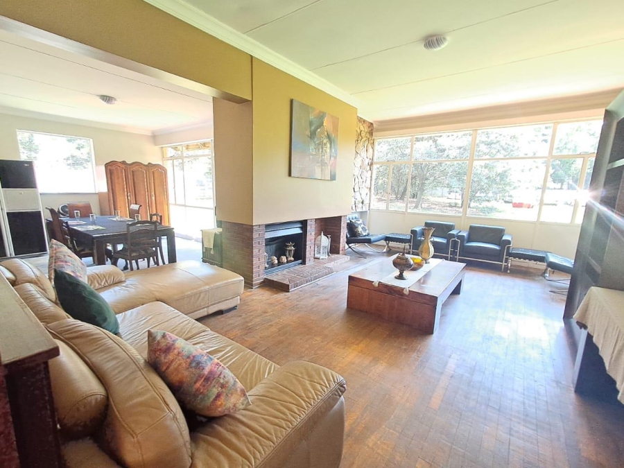 5 Bedroom Property for Sale in Denneoord Gauteng